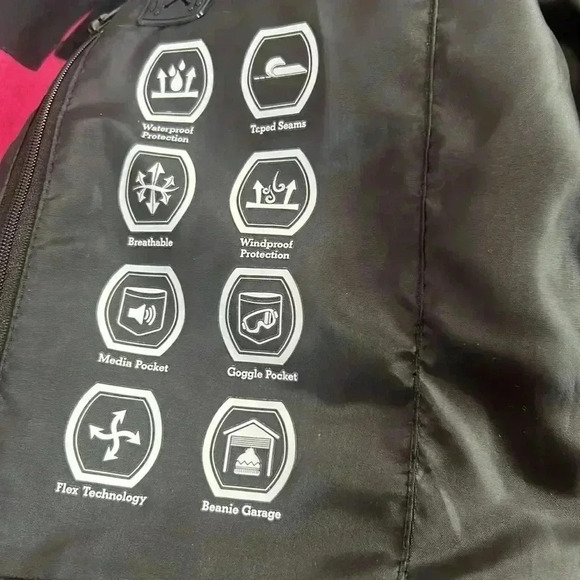 Magellan Outdoors Women’s Ski Jacket Pink Black EUC Size Medium - Picture 3 of 3